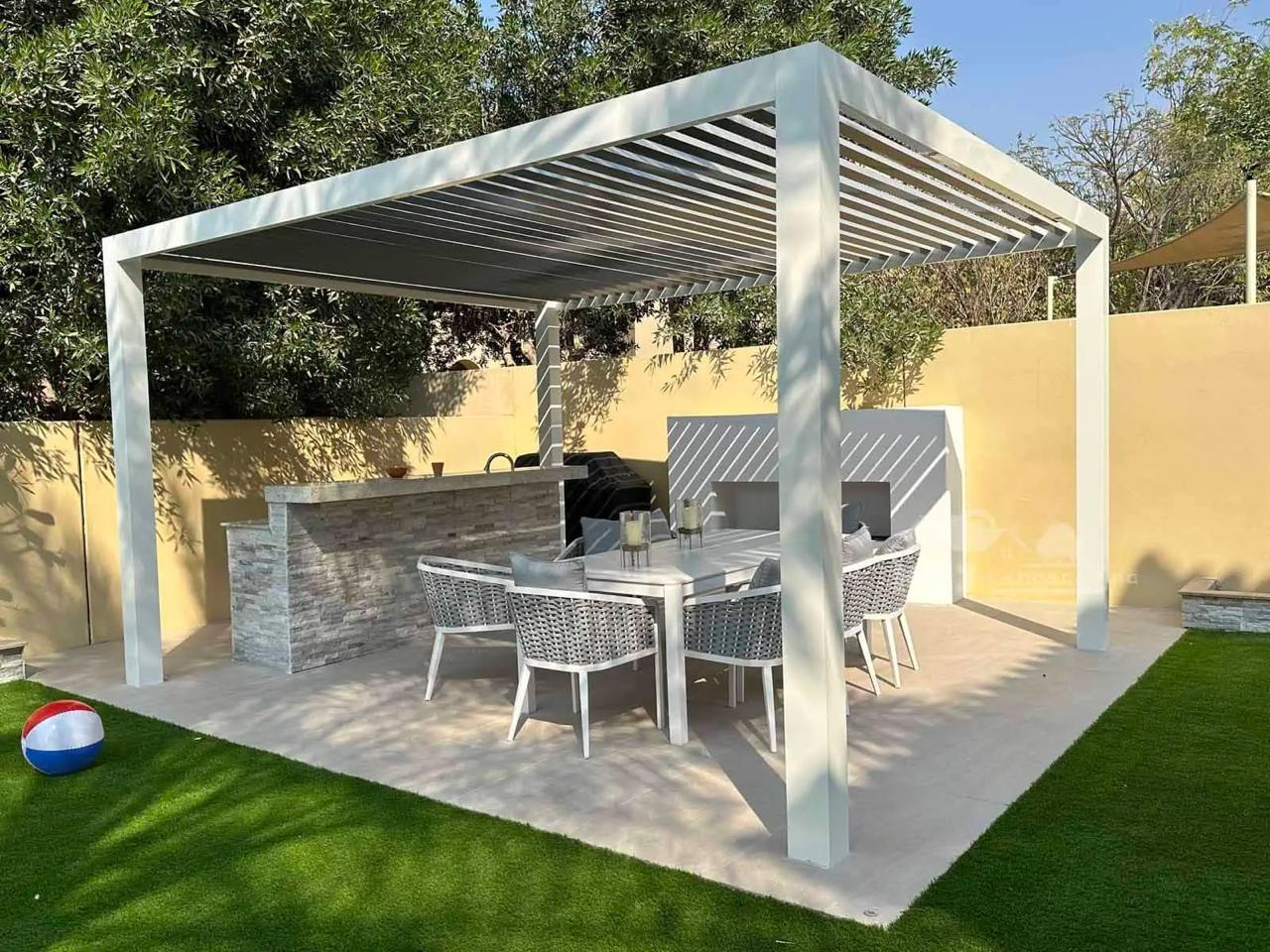 Aluminium pergola with outdoor kitchen